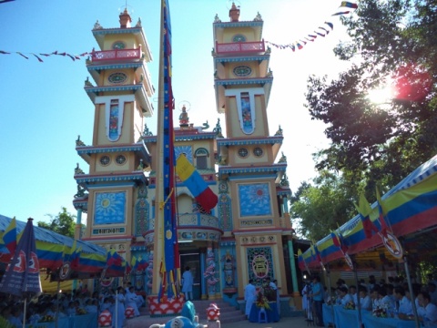 Tra Vinh province: Cau Ngang Caodai parish inaugurates its new oratory